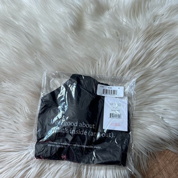 ANDIE The Caledonia Top In Black - Picture 3 of 4